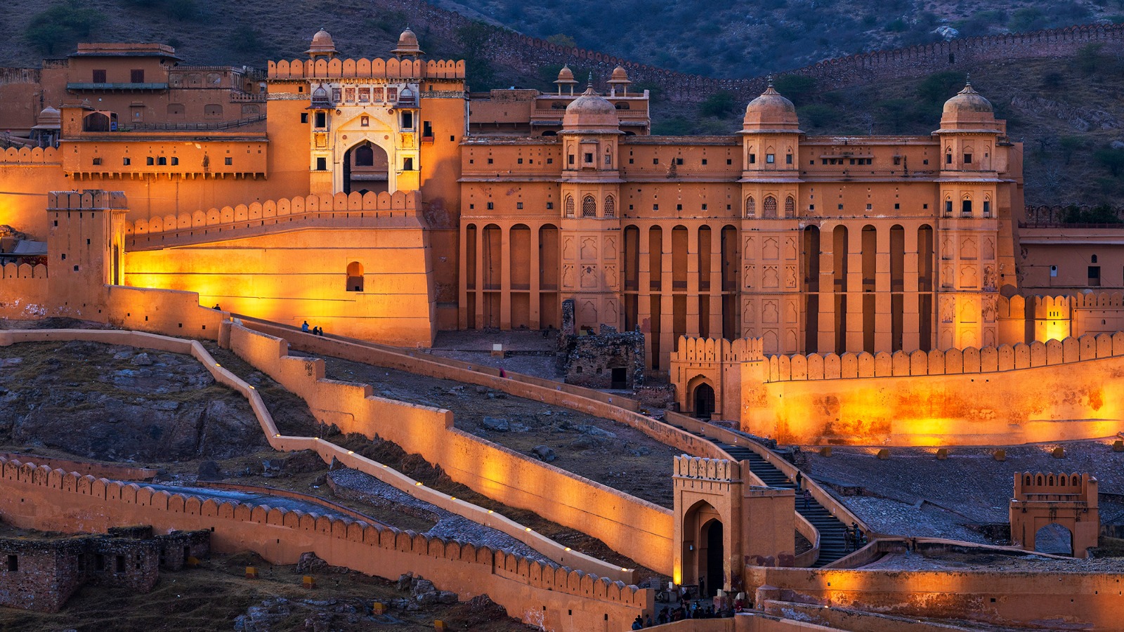Day 02: Jaipur city & Amber Fort sightseeing (≈ 25-30 km)